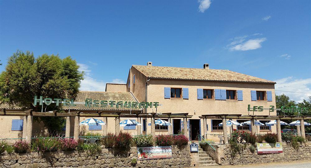 Hotel Restaurant Les 3 Chenes Fréjus Esterno foto